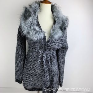 oona & maude Sweaters - Black Gray Cardigan Sweater Faux Fur neck oona & maude Sweaters - Black Gray Cardigan Sweater Faux Fur neck